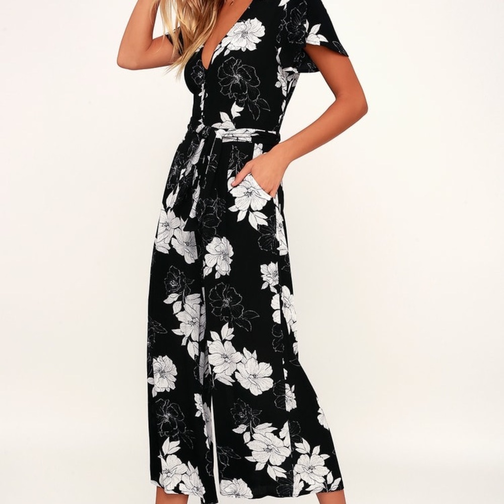 NWT Lulu’s Black and White Floral Jumpsuit